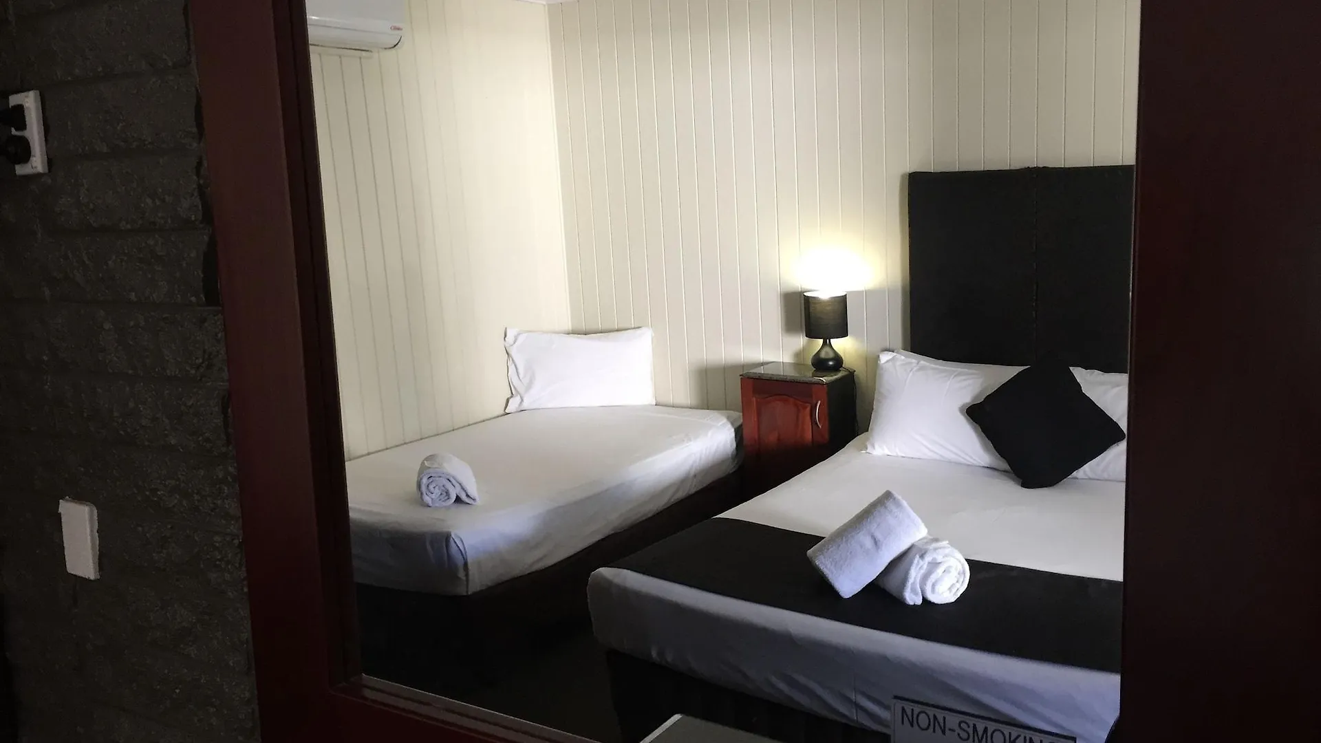 **** Motel Country Plaza Motor Inn Mackay Australia